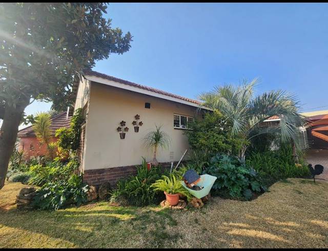 3 BEDROOM HOUSE FOR SALE IN GREENHILLS